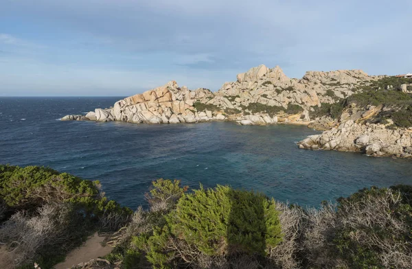 Rochers et mer à palua sur l'île de Sardinia — Photo