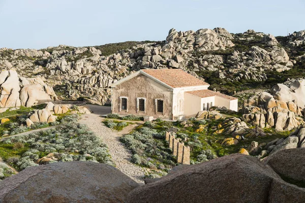 Rocce e mare a palua sull'isola della sardina — Foto Stock