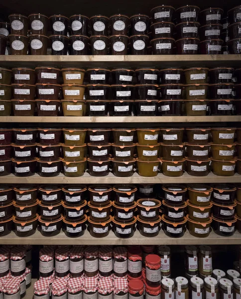 A local shop with shelfs full of home made marmelade — Stock Photo, Image