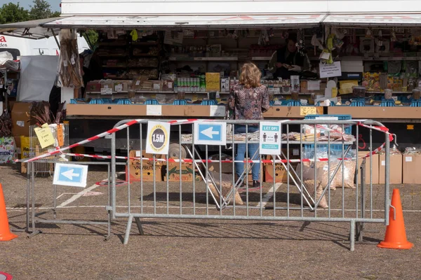 The market with the stalls at a great distance — Stock Photo, Image