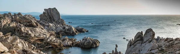 Rocas y mar en palua en la isla de Cerdeña — Foto de Stock