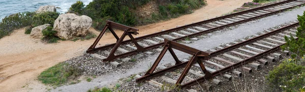 Amortiguador al final del ferrocarril de olbia a golfo aranchi — Foto de Stock