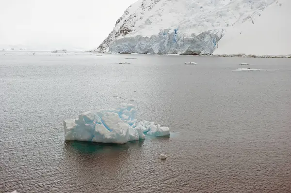 Vista dell'iceberg all'aperto — Foto Stock