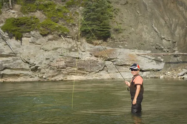 Young Boy Fly Fishing River Nordegg Альберта Канада — стоковое фото