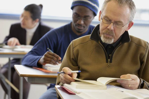 Vista Los Estudiantes Adultos Clase — Foto de Stock