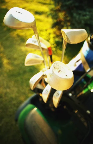 Primer Plano Diferentes Palos Golf Coche Golf Campo — Foto de Stock