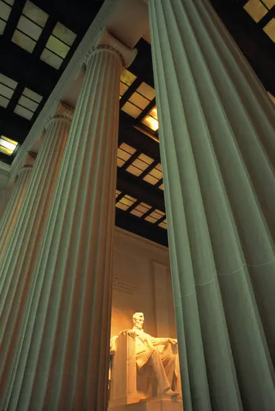 Lincoln Memorial inside building — Stock Photo, Image