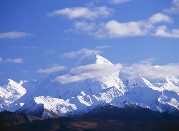 Mount Brooks met sneeuw — Stockfoto