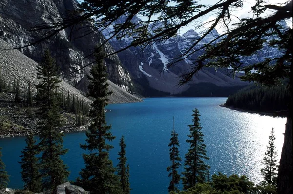 Lago En Montañas Rocosas Canadienses — Foto de Stock