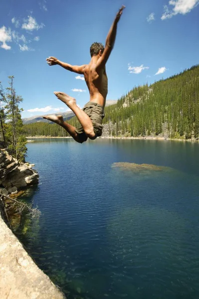 High Jump Into Lake — Stock Photo, Image