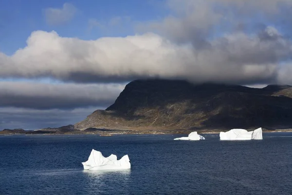 Icebergs en la isla de Qoornoq —  Fotos de Stock