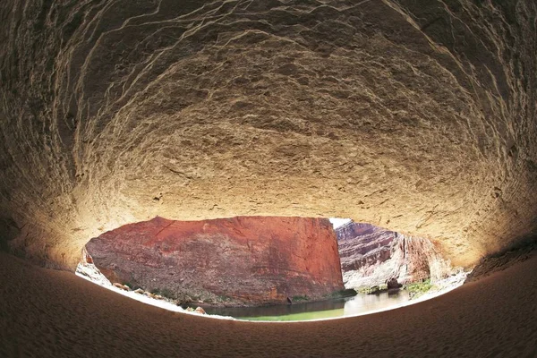 Una cueva en el Gran Cañón — Foto de Stock