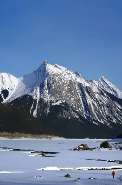Snö toppen av bergen — Stockfoto
