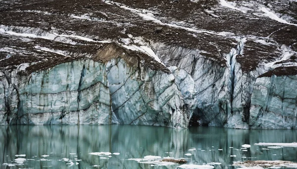 Gravelly Gletsjer Cliff Weerspiegeld Kleine Gletsjermeer Jasper National Park Alberta — Stockfoto