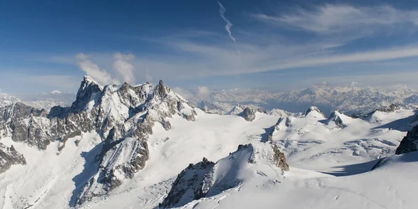 Hóval borított hegylánc — Stock Fotó