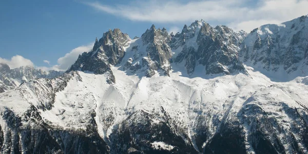 Ruige bergketen van Franse Alpen — Stockfoto