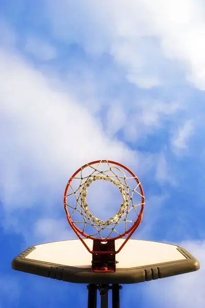 Vista do aro de basquete — Fotografia de Stock