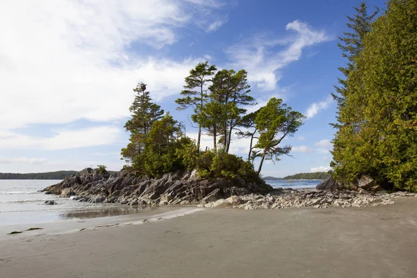 An Island At Tonquin Beach — Stock Photo, Image