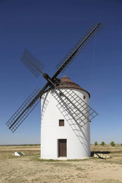 Molino de viento de La Mancha, España —  Fotos de Stock