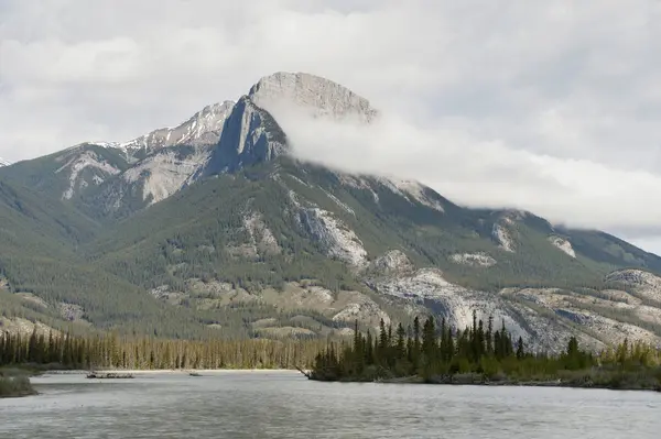 Lac Et Les Montagnes Rocheuses — Photo