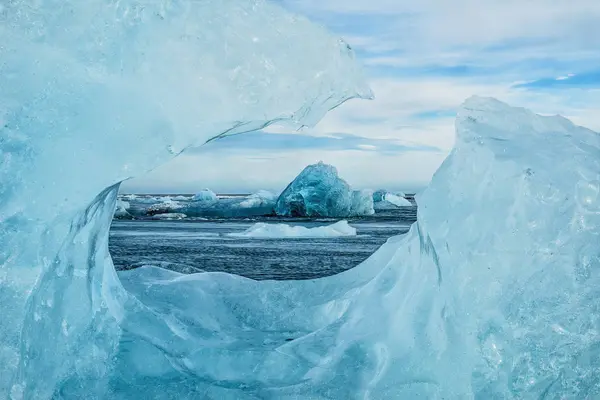 A déli strandon jéghegyek — Stock Fotó
