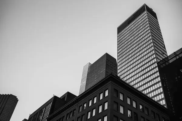 Rascacielos y edificios de oficinas —  Fotos de Stock