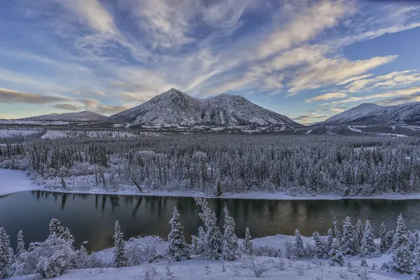 Takini River and the mountains — Stock Photo, Image