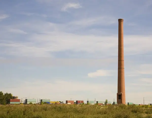 Bakstenen toren tegenover sky — Stockfoto