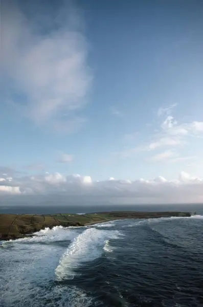 Big wave rolling on the beach — Stock Photo, Image