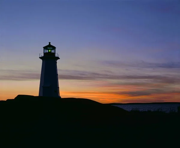 Leuchtturm bei Sonnenuntergang, Peggys Bucht — Stockfoto