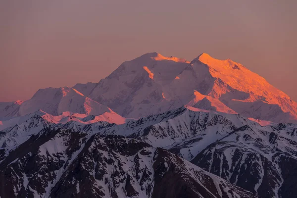 Snow Covered Peaks Mountains Sunset — Stock Photo, Image