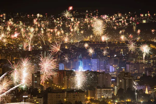 Fuegos Artificiales Sobre Ciudad Cochabamba Año Nuevo Cochabamba Bolivia —  Fotos de Stock