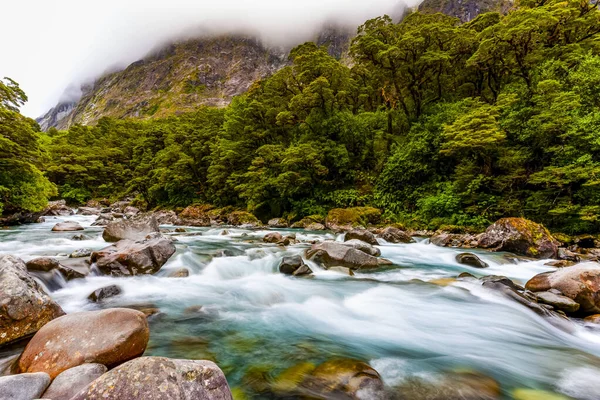 Folyó Alatt Alacsony Felhő South Island Zéland — Stock Fotó