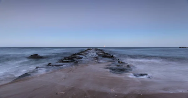 Salida Luna Sobre Muelle Abandonado Rhode Island —  Fotos de Stock