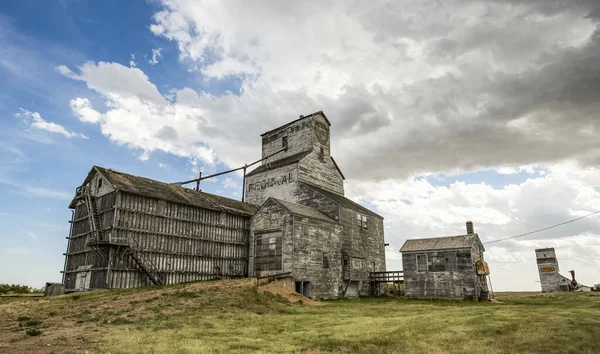 Ανελκυστήρας Weathered Grain Prairies Saskatchewan Καναδάς — Φωτογραφία Αρχείου