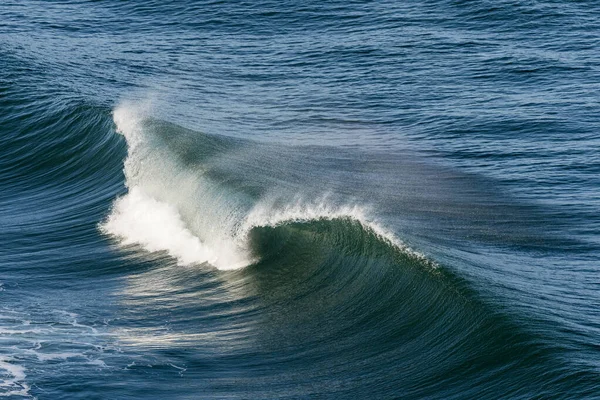 Vista Panorâmica Enorme Onda Espumosa Oceano — Fotografia de Stock