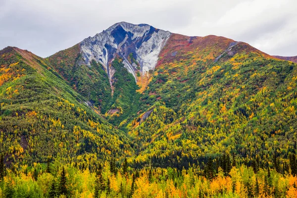 Vista Panorámica Del Majestuoso Paisaje Montañoso —  Fotos de Stock