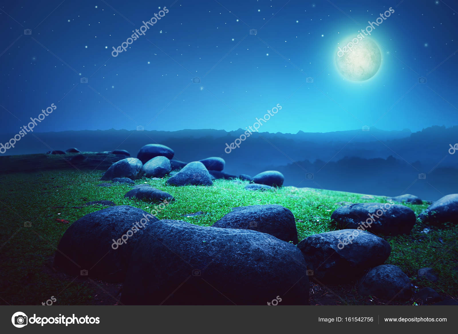 背景神秘月圆之夜在公园 图库照片 C Yudhistirama