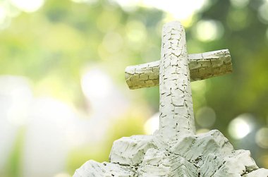 Bir çapraz Holly heykeli