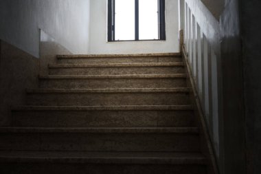 Sis ya da sis ile koyu yoğunlaştırılmış döşeme