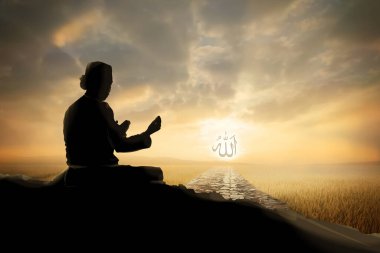 Siluetler Müslüman namazı, inancın ışığı, umut, inanç, yakarış, İslam kavramı din, dua eden genç Müslüman adam camiinin geçmişi bulanıklaştırıyor 