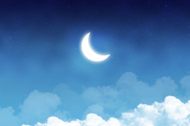 Karanlık bulutlu gökyüzünün panoramik görüntüsü ile yeni ay. Kopya alanı olan duvar kağıdı veya arkaplan. 