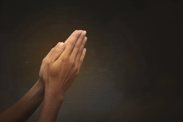 Koyu arkaplan ile el dua