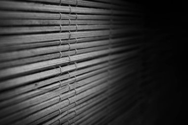 3d arkaplan parlatıcı ürünler geometrik platformlu metalik podyum sahnesi sergiliyor. Yeşil Turuncu Sahne Sergisi Stüdyoda.