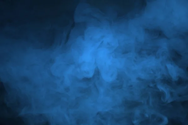 Soyut duman buhar bir siyah arka plan üzerinde taşır. Aromaterapi kavramı.