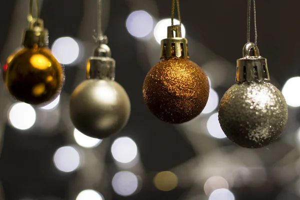 Χριστουγεννιάτικη Διακόσμηση Χρυσό Φόντο Bokeh Φόντο Και Σκοτεινό Πάτωμα Καθρέφτη — Φωτογραφία Αρχείου