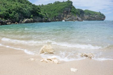 Java 'da el değmemiş tropik plaj  