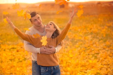 İki genç aşıklar