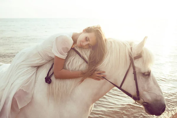 Girl in white dress with horse on the beach — Stock Photo, Image