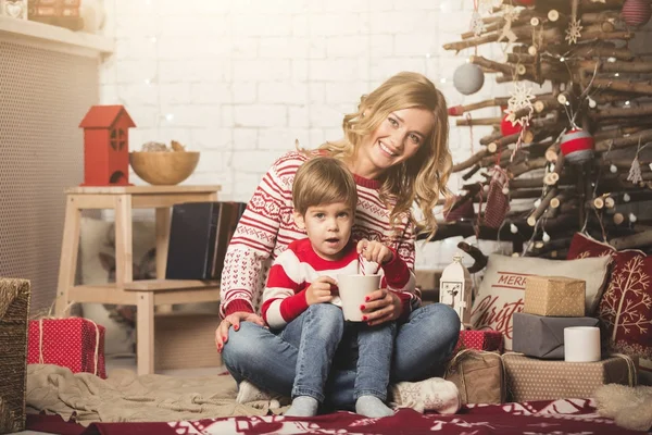 Portrait of happy mother and son on the background of the Christmas tree in new year room. The idea for postcards — Stock Photo, Image